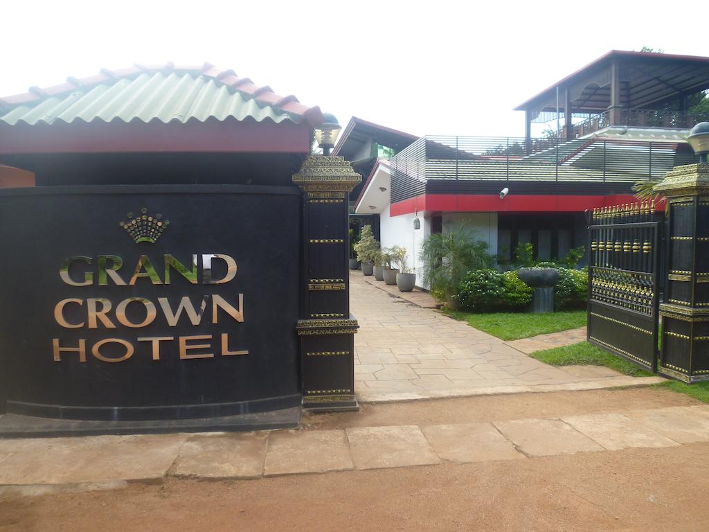 Grand crown Hotel