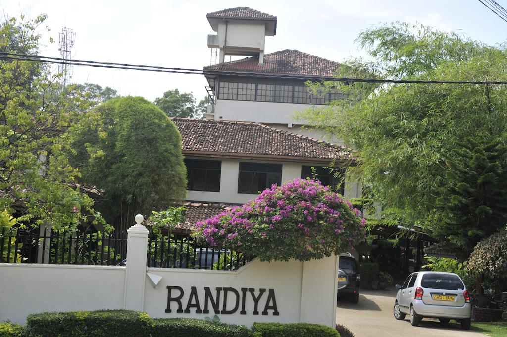 Hotel Randiya