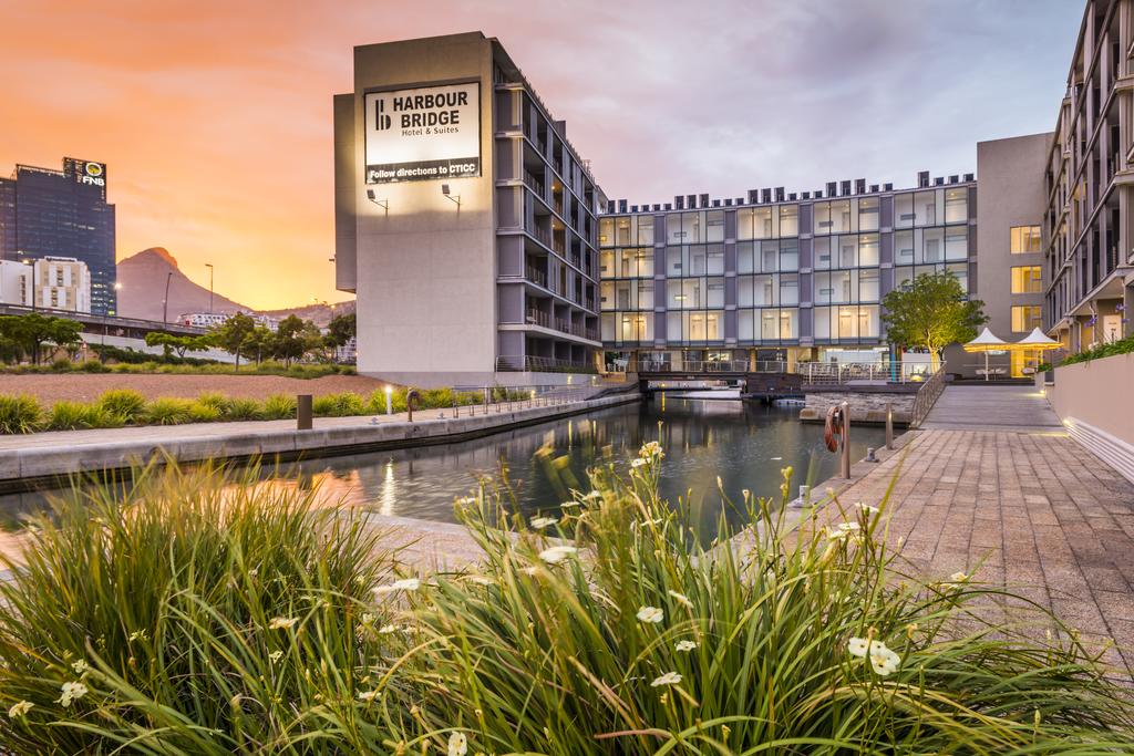 Harbour Bridge Hotel and Suites