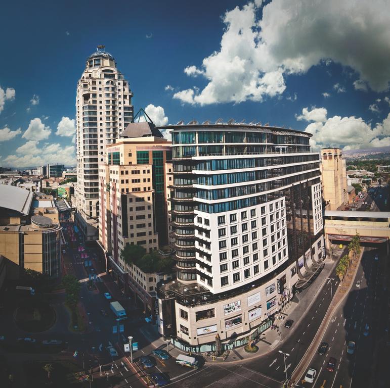 DaVinci Hotel on Nelson Mandela Square