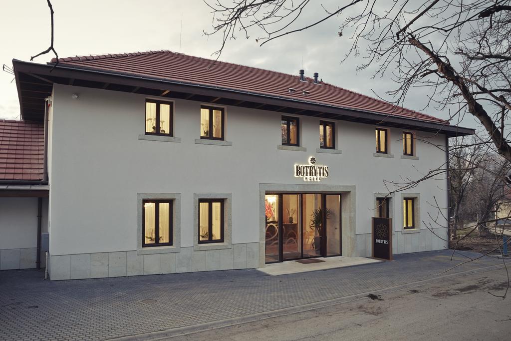 Botrytis Hotel