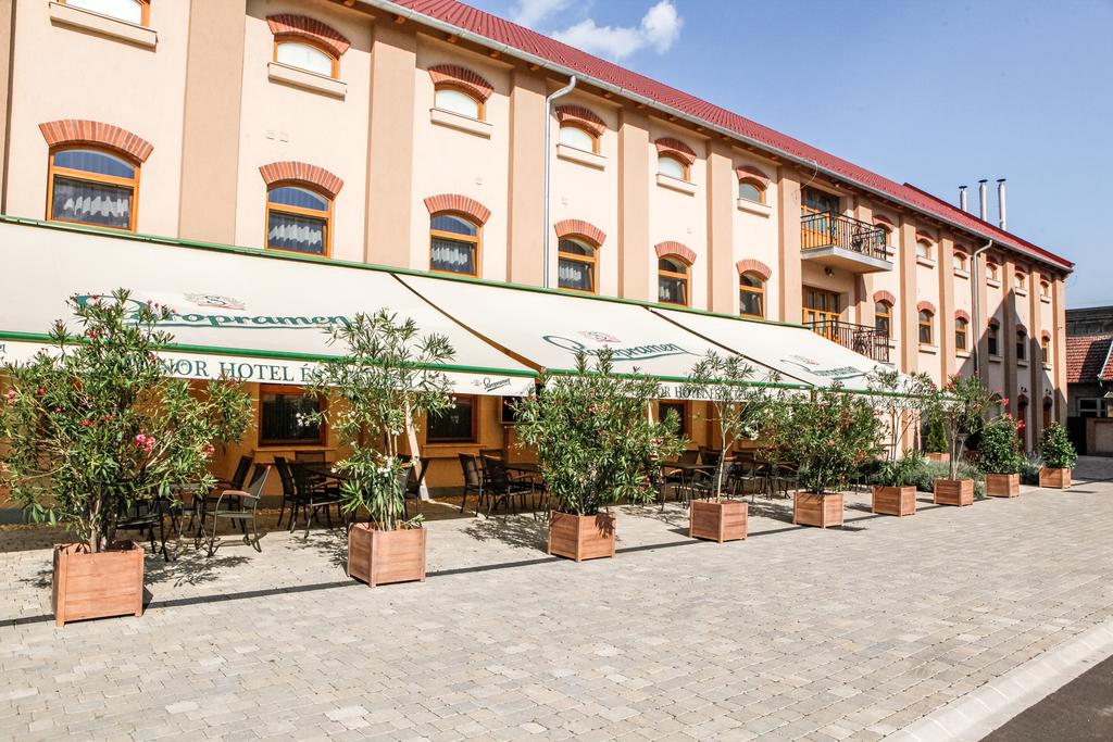 Hunor Hotel és Étterem