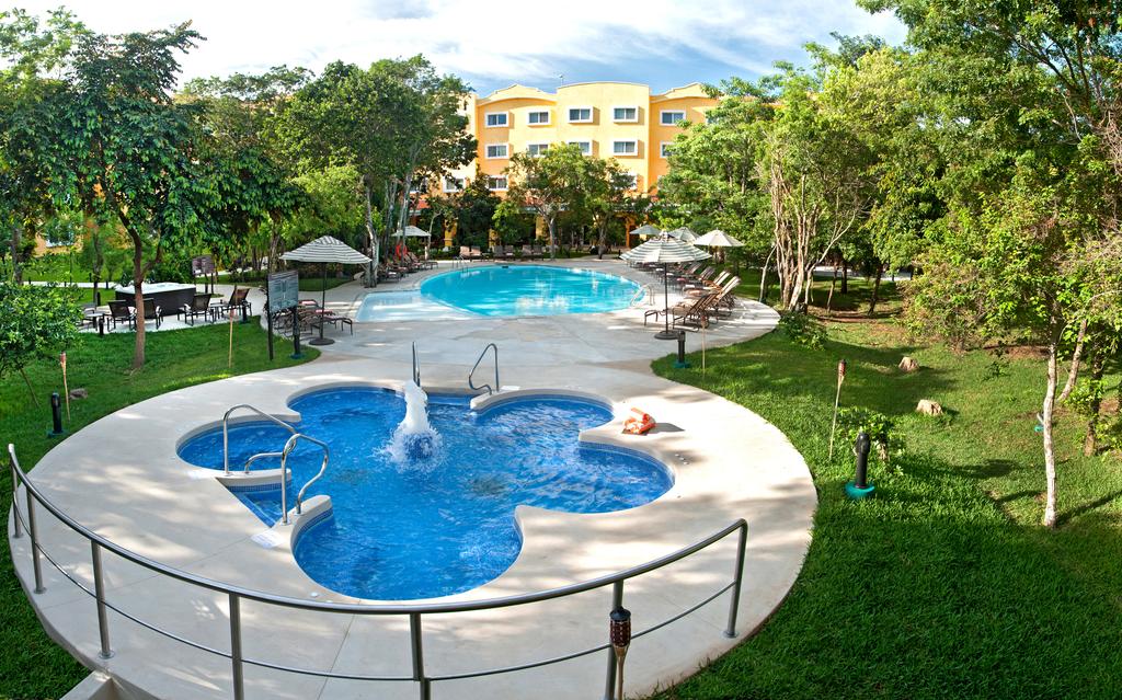 Courtyard Cancun Airport