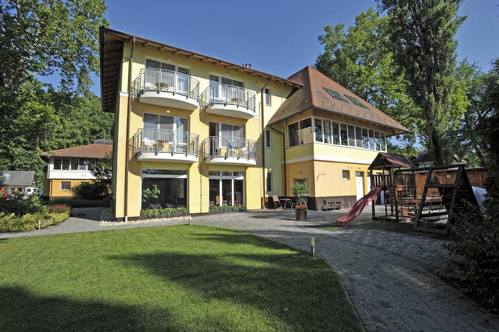 Tópart Hotel