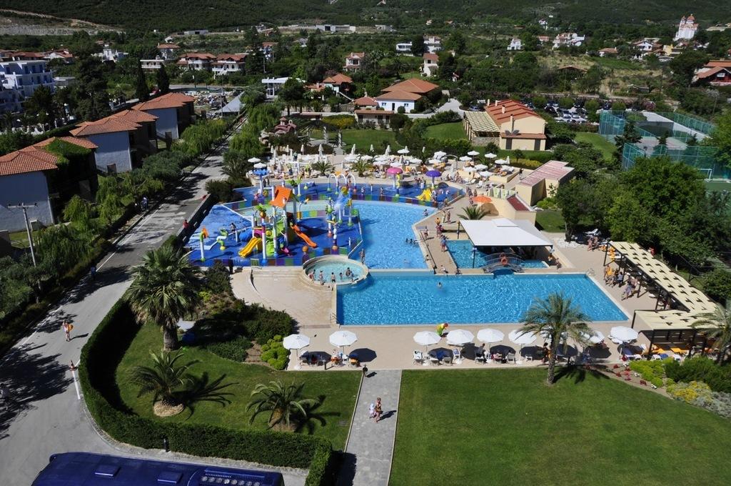 Cronwell Platamon Resort