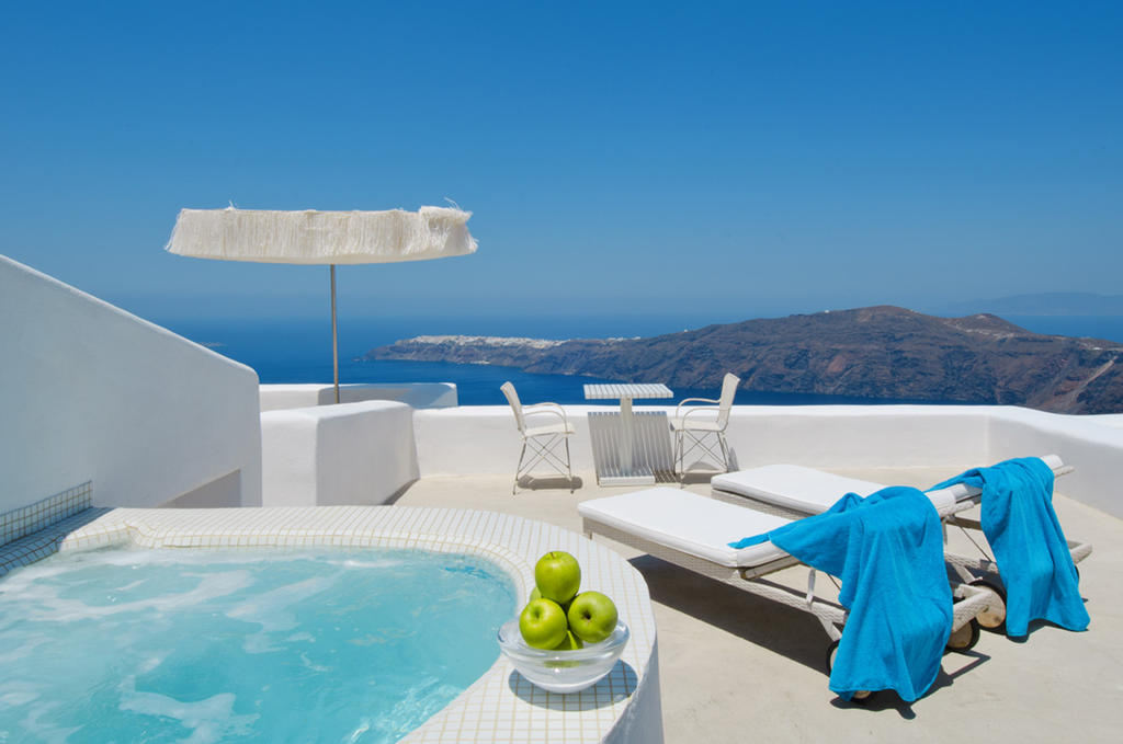 White Santorini Suites and Spa