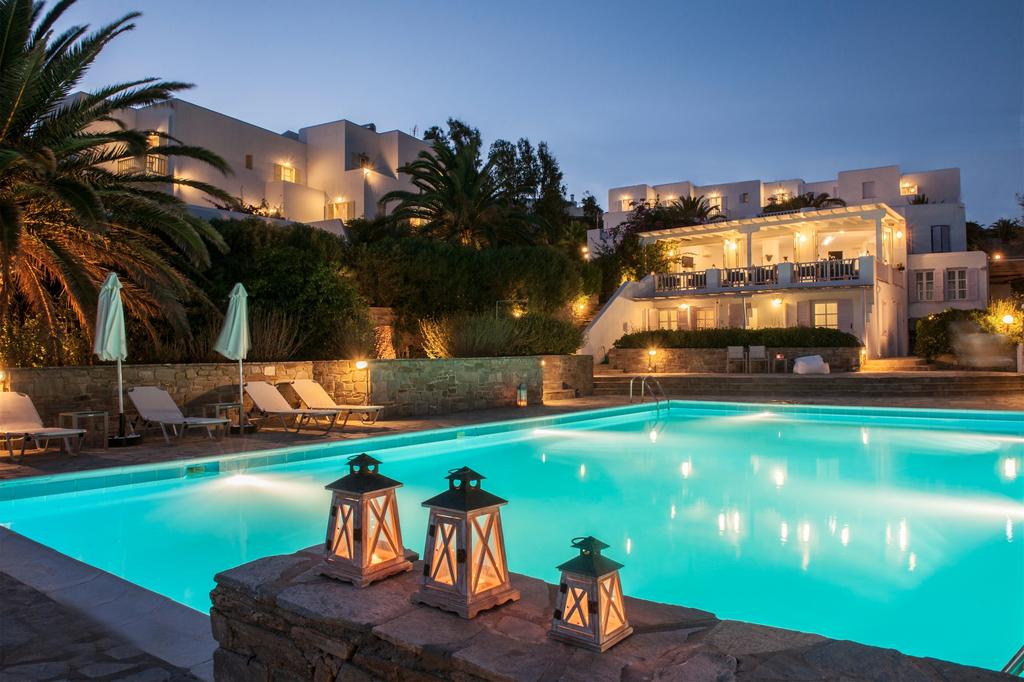 Akrotiri Hotel