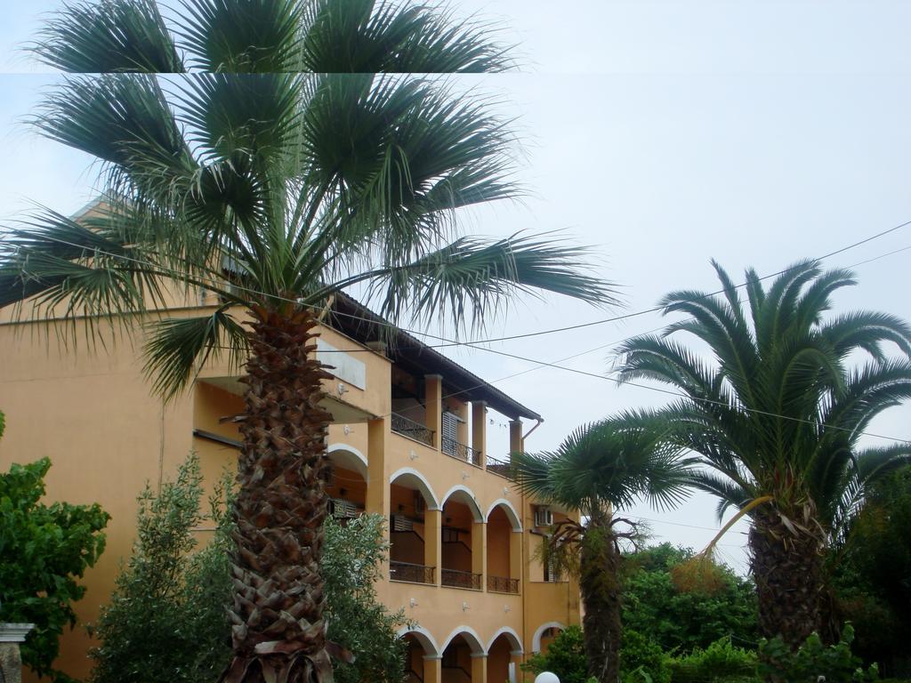 Romaios Apartments