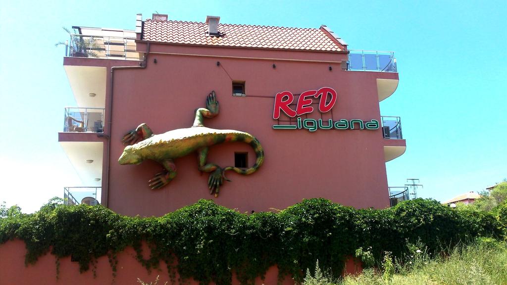 Red Iguana Hotel