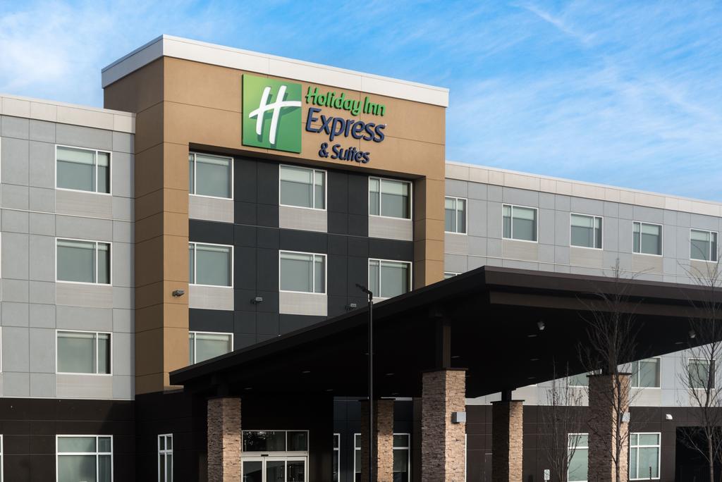 Holiday Inn Express and Suites - West Edmonton-Mall Area