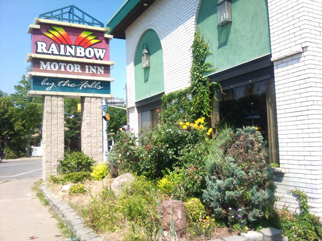 Rainbow Motor Inn - By the Falls