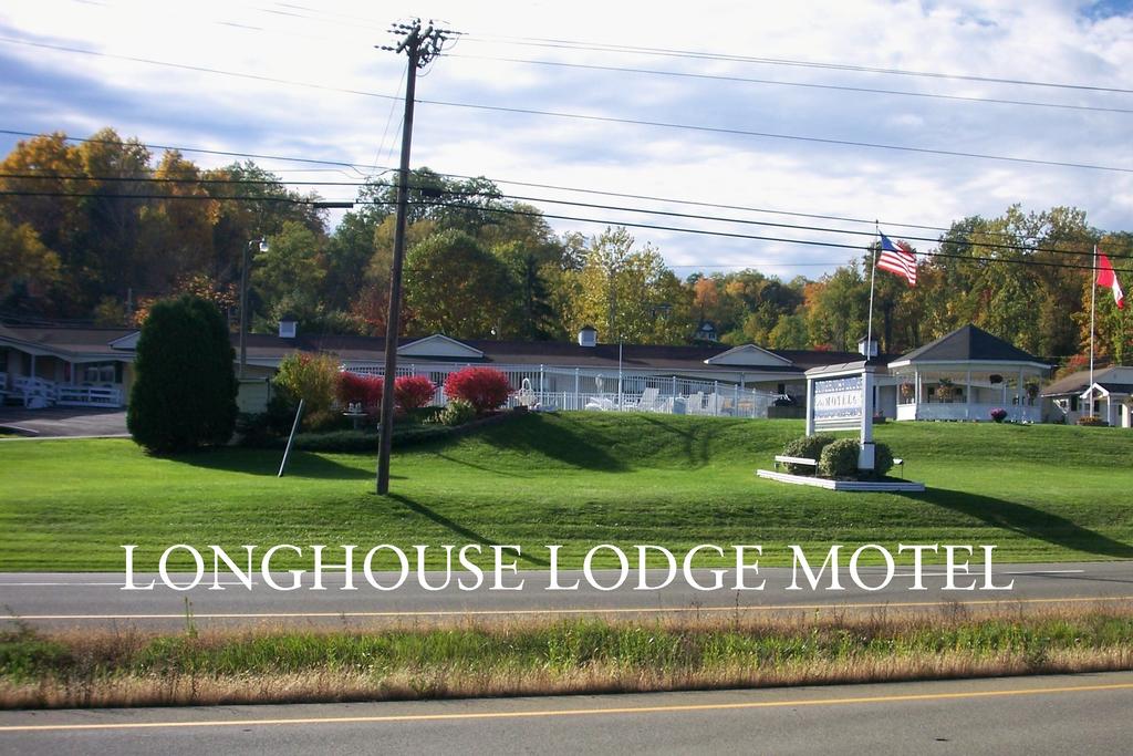 Longhouse Lodge Motel