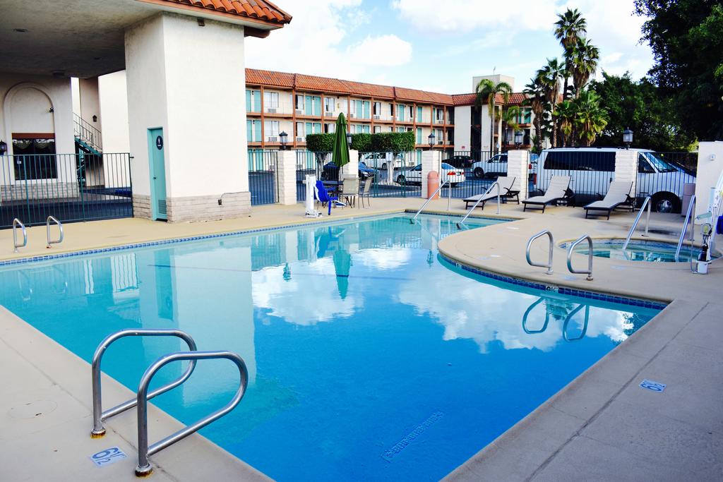 Days Inn Anaheim Near The Park