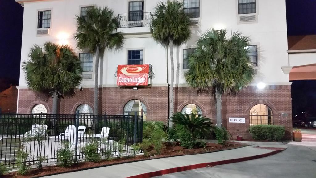 Econo Lodge Inn and Suites Beaumont