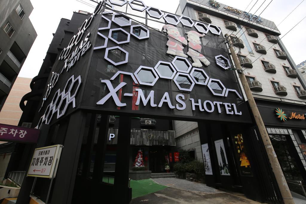 X-Mas Hotel