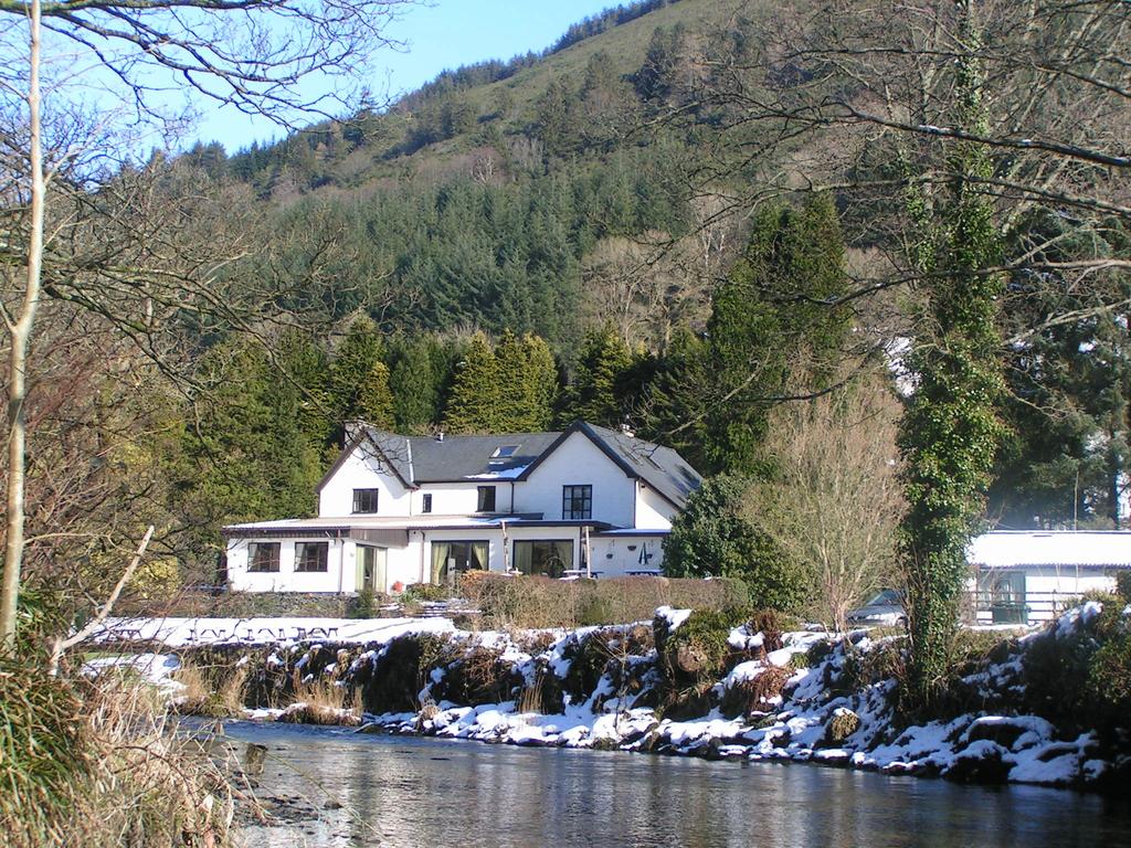 Dolbrodmaeth Riverside Hotel