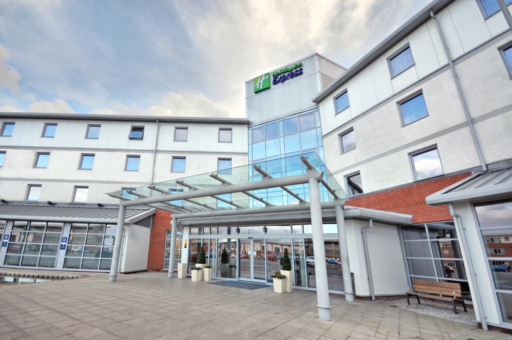 Holiday Inn Exp Leigh Sports Village