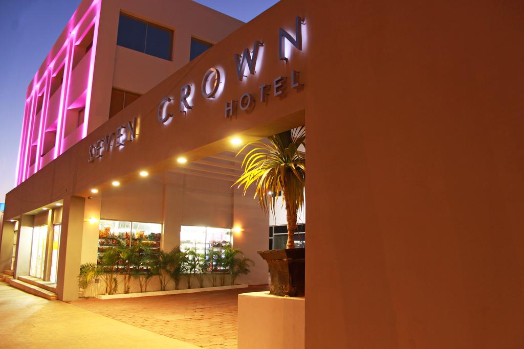 Seven Crown Express and Suites