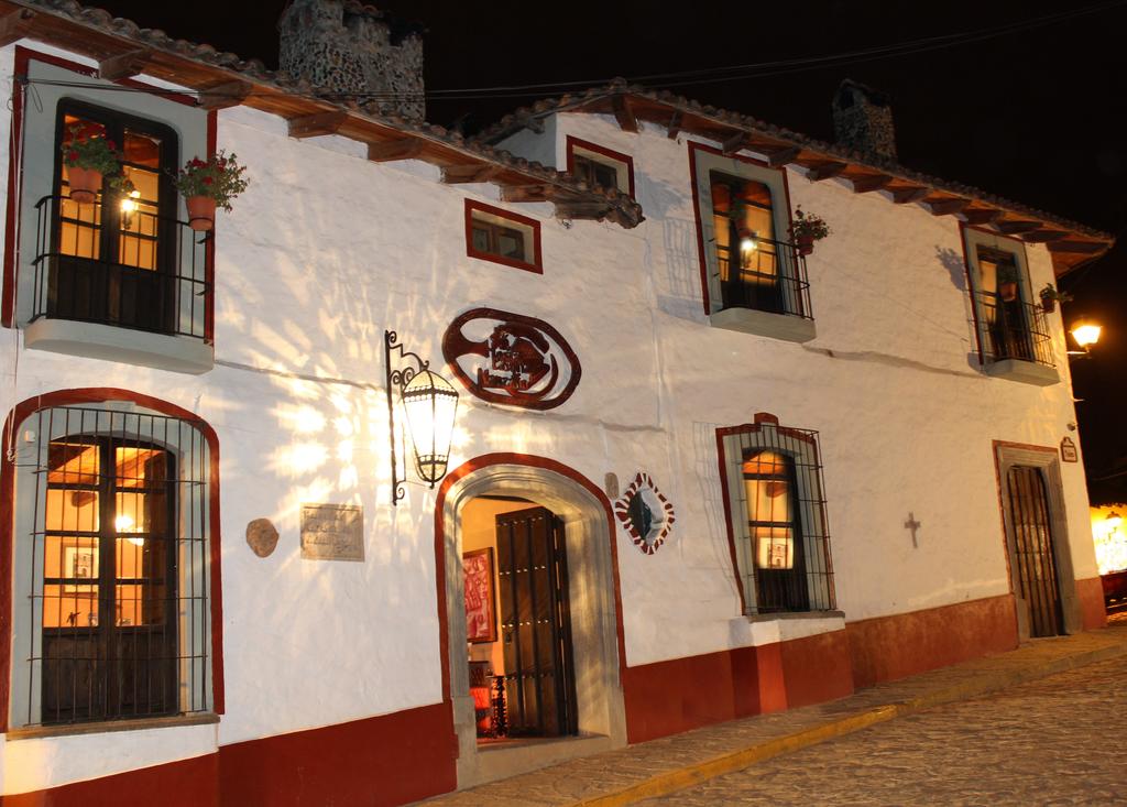 Casona De Manzano Bed And Breakfast