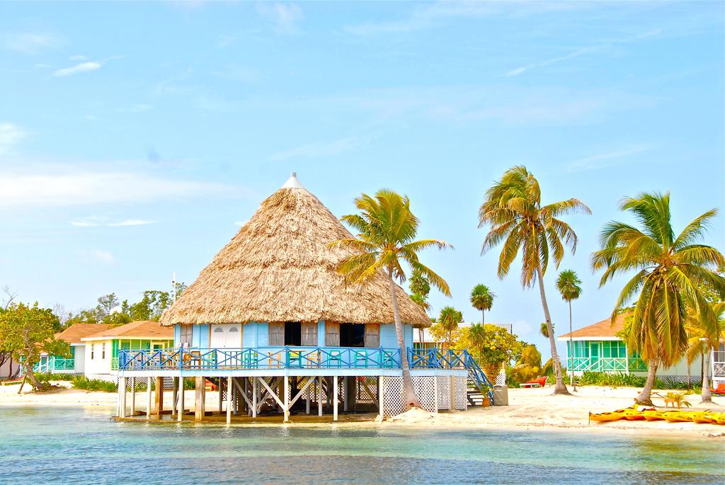 Blackbird Caye Resort