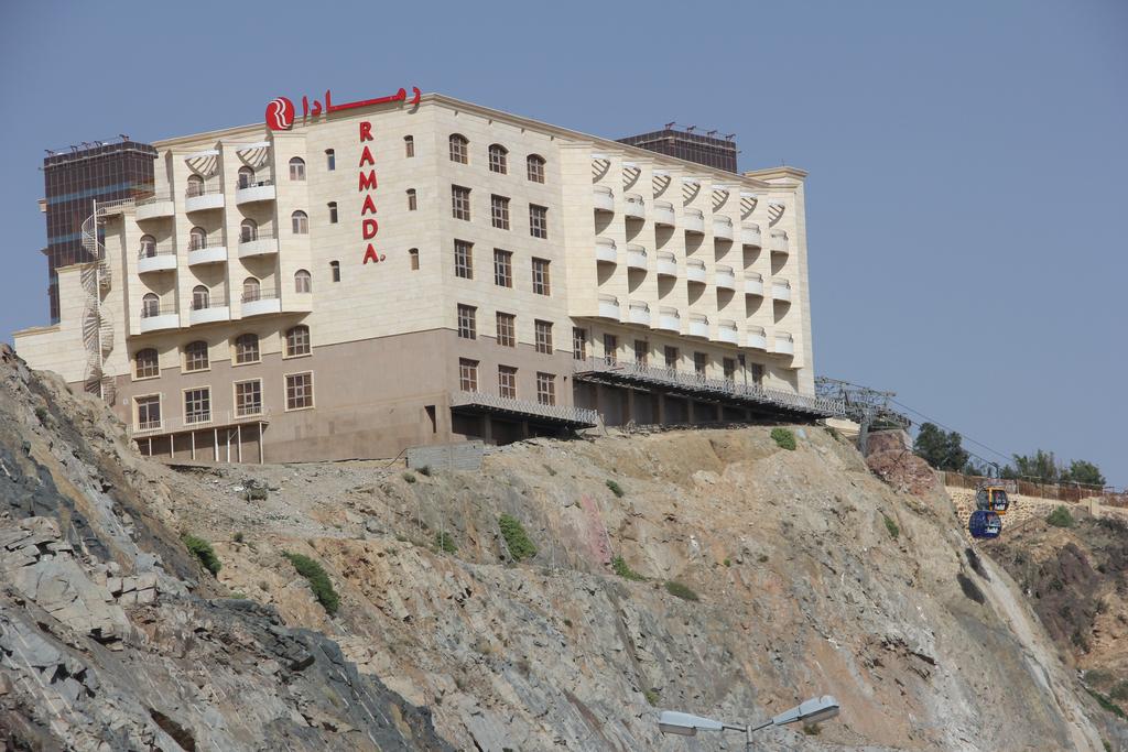 Ramada Al Hada Hotel And Suites