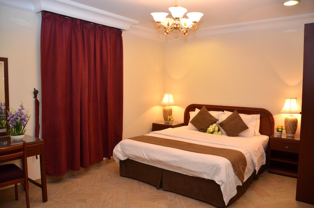 Golden Gates Hotel suites