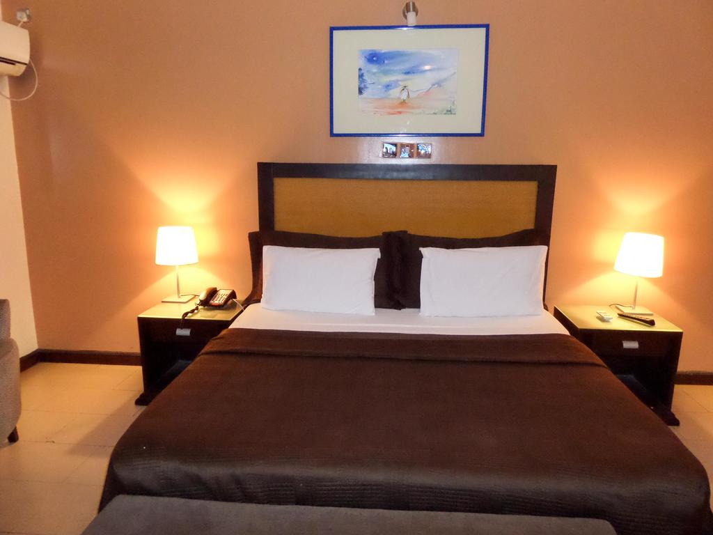 Manyxville Hotel and Suites