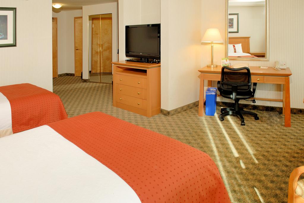 Holiday Inn Hotel and Suites North Vancouver