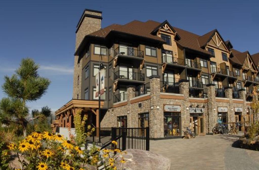 Glacier Mountaineer Lodge