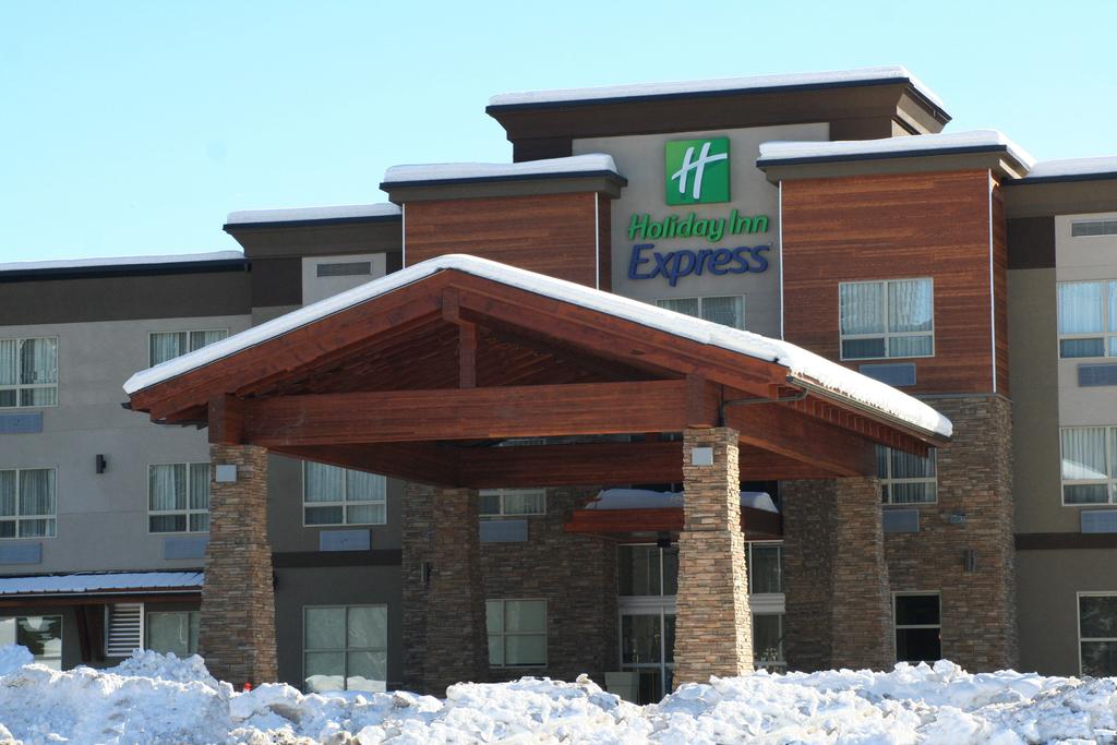 Holiday Inn Express Golden-Kicking Horse