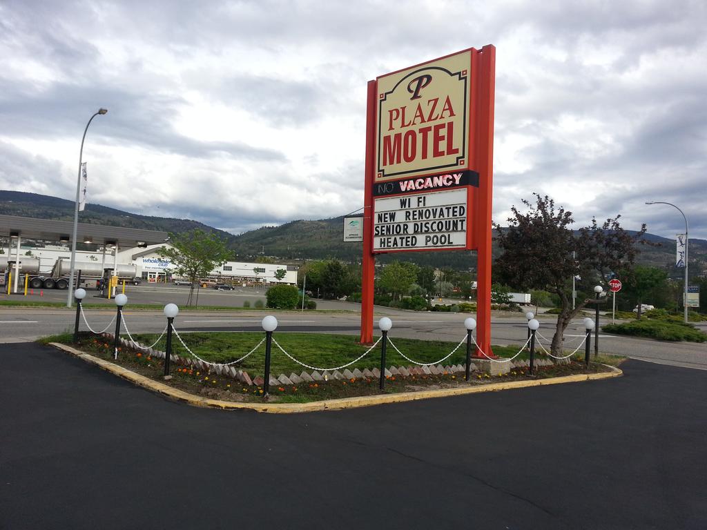 Plaza Motel