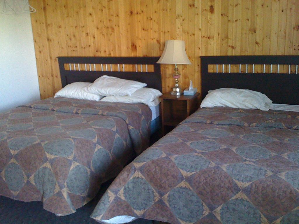 Moosomin Motel