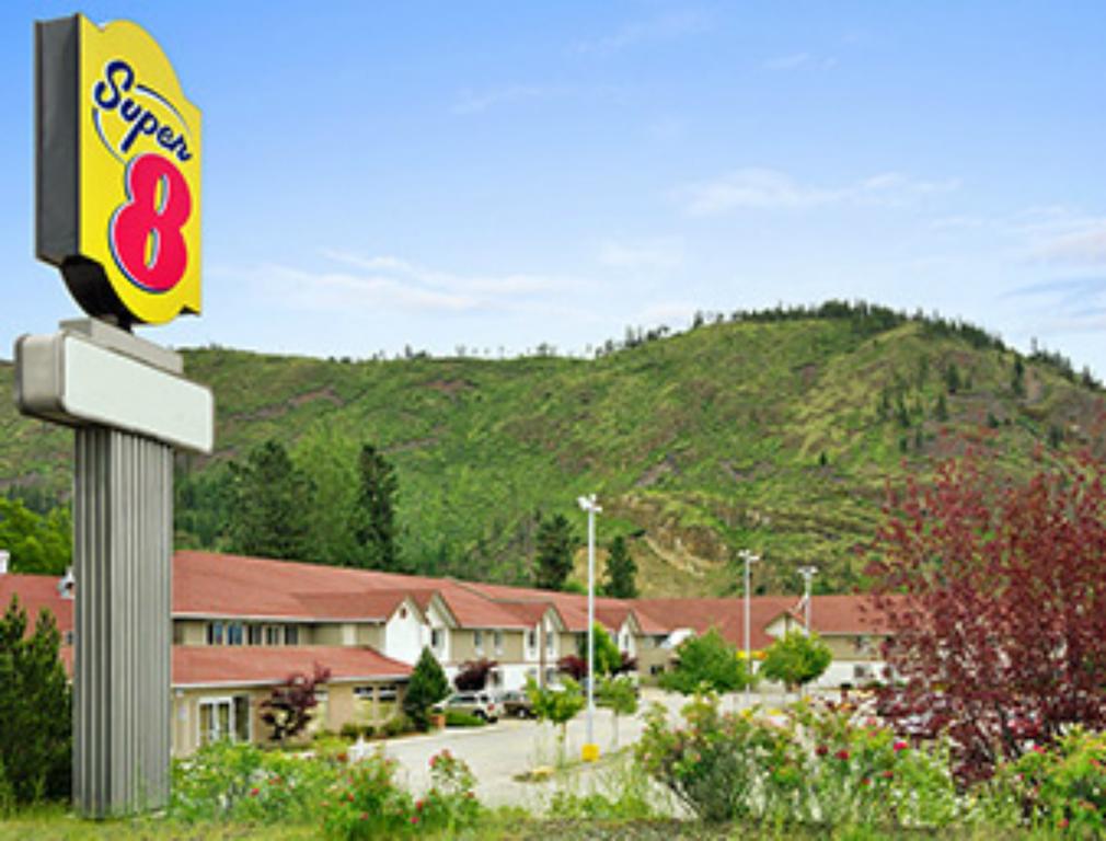 Super 8 West Kelowna BC