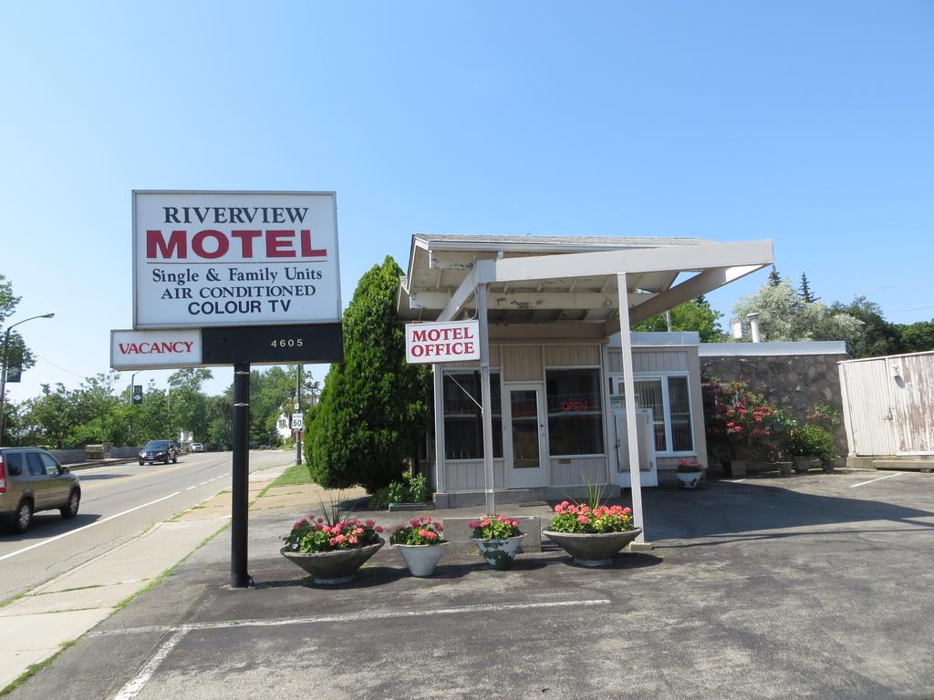 Riverview Motel