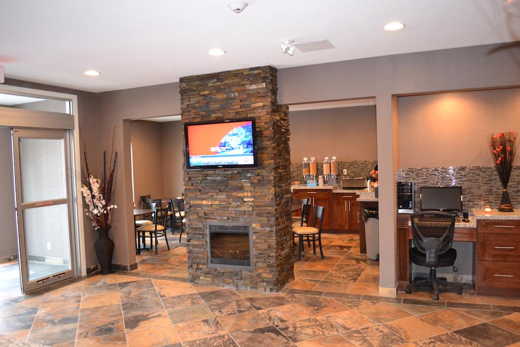 Carlyle Western Star Inn and Suites