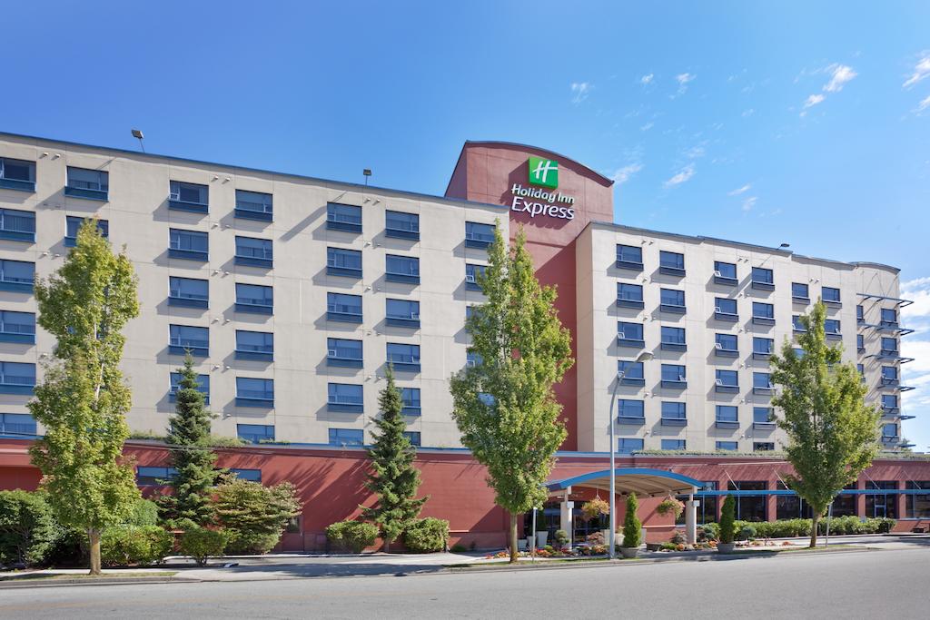 Holiday Inn Express Airport