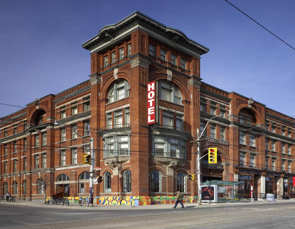 Gladstone Hotel