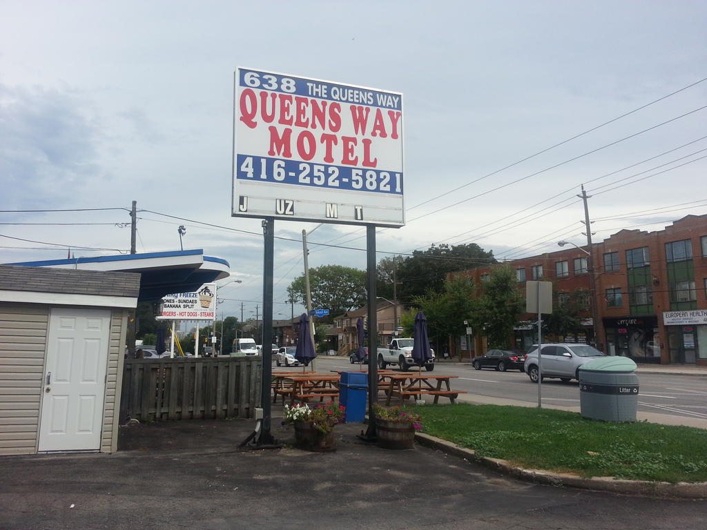 Queensway Motel