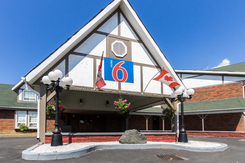 Motel 6 Trenton ON