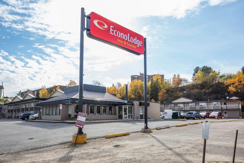 Econo Lodge Inn and Suites