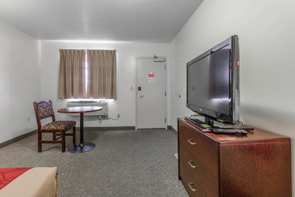 Econo Lodge Inn and Suites Red Deer