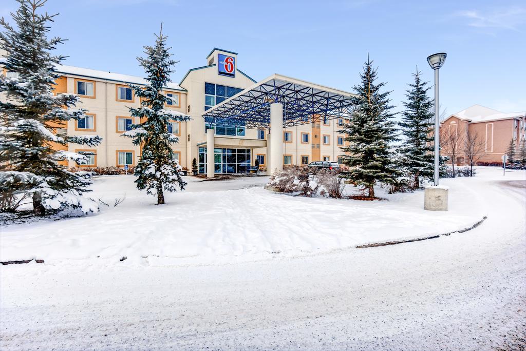 Motel 6 Red Deer