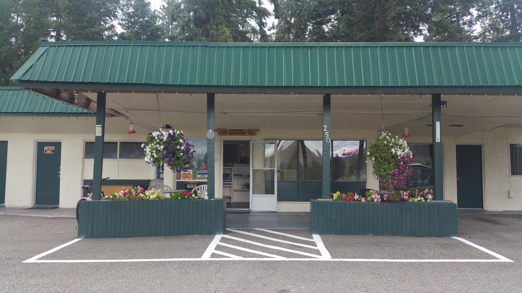 Evergreen Motel