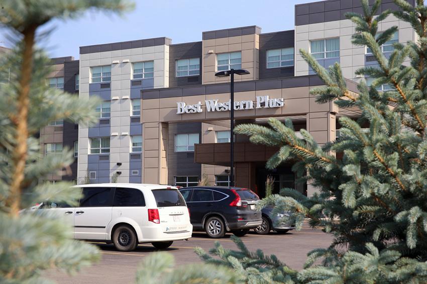 BEST WESTERN PLUS Sawridge Suites