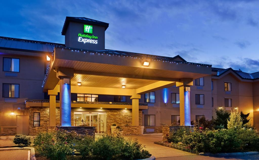 Holiday Inn Express And Suites- Vernon