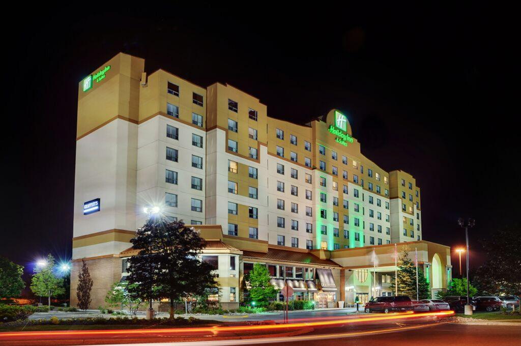 Holiday Inn and Suites Kanata