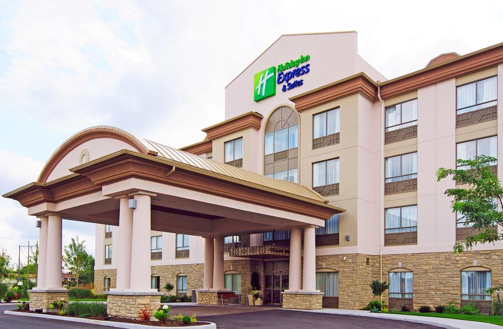 Holiday Inn Express Suites Ottawa Airport