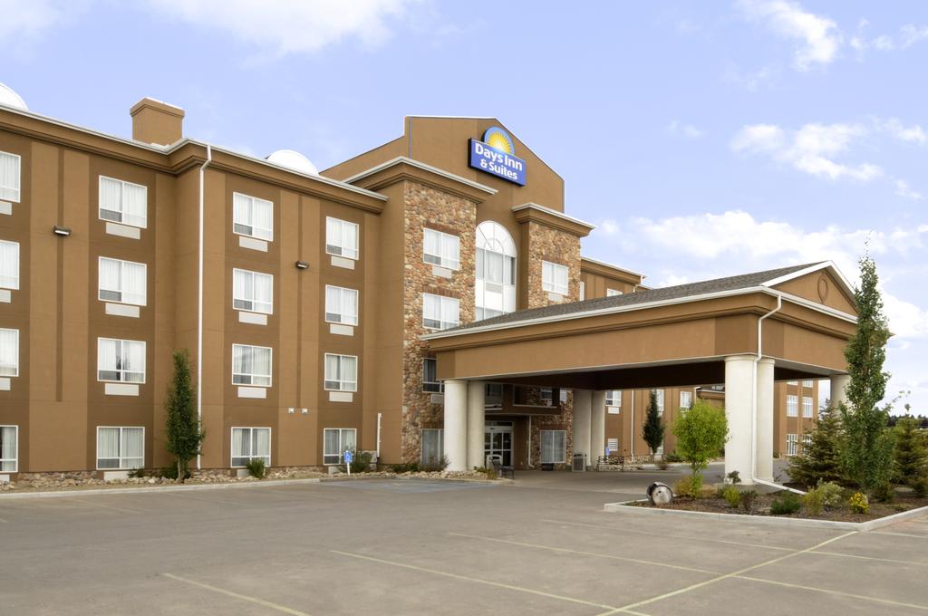 Days Inn and Suites Strathmore