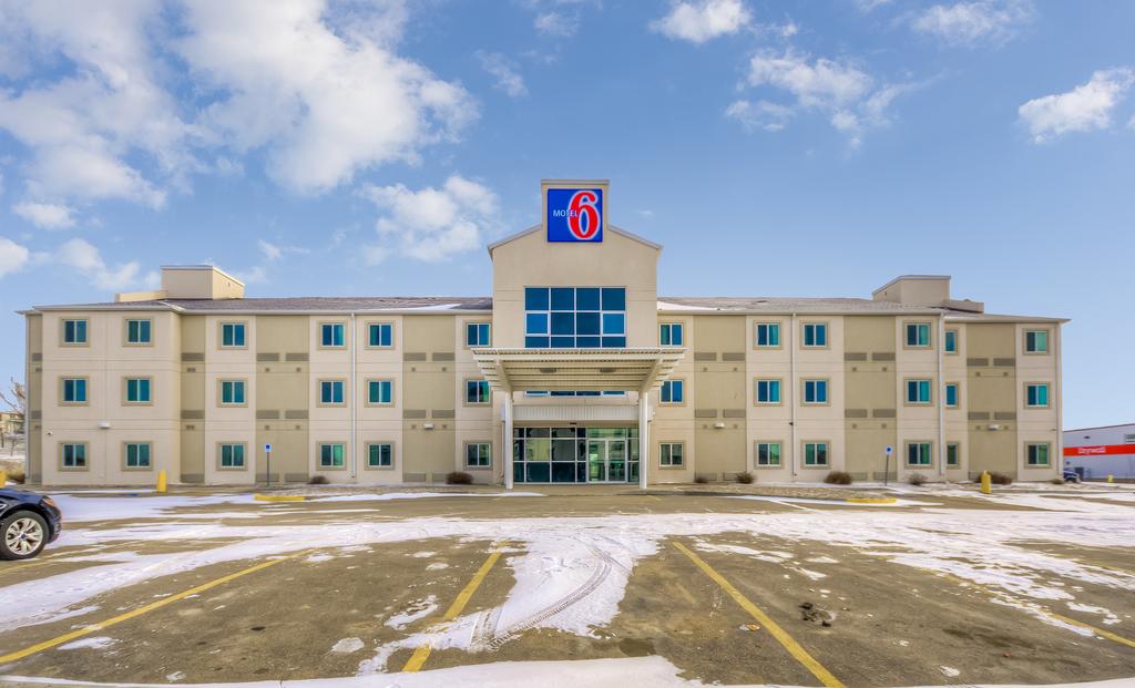 Motel 6 Estevan SK