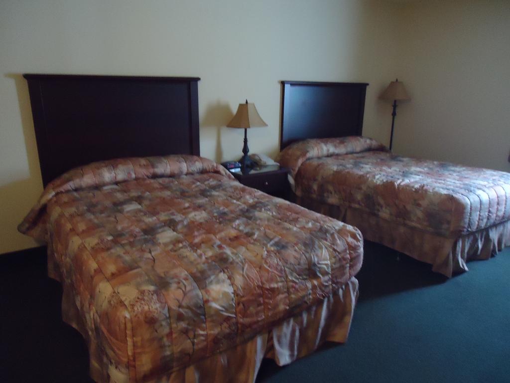 Econo Lodge Levis